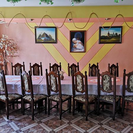 Biela Labut Hotel Michalovce Buitenkant foto