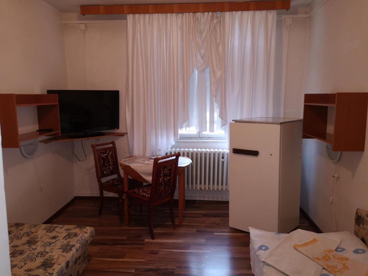 Biela Labut Hotel Michalovce Buitenkant foto
