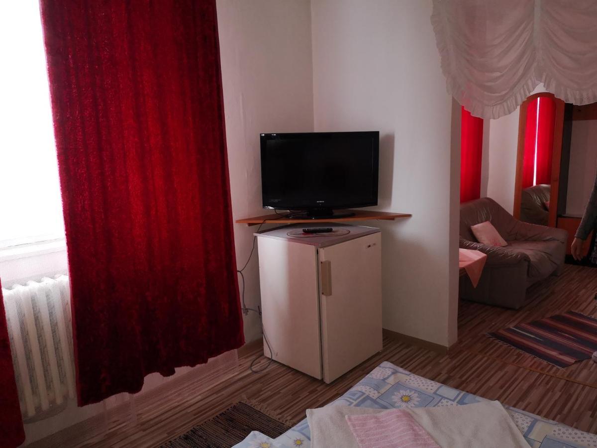 Biela Labut Hotel Michalovce Buitenkant foto