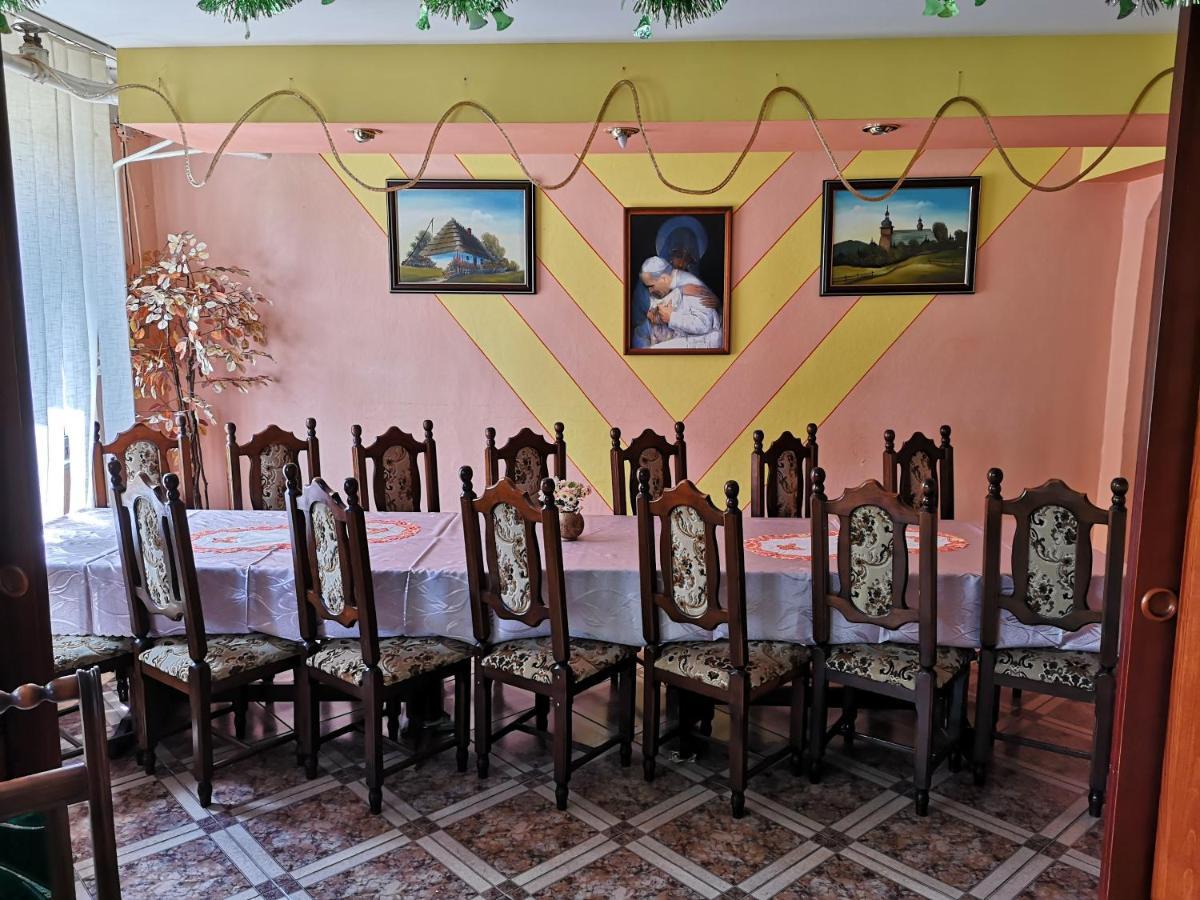 Biela Labut Hotel Michalovce Buitenkant foto