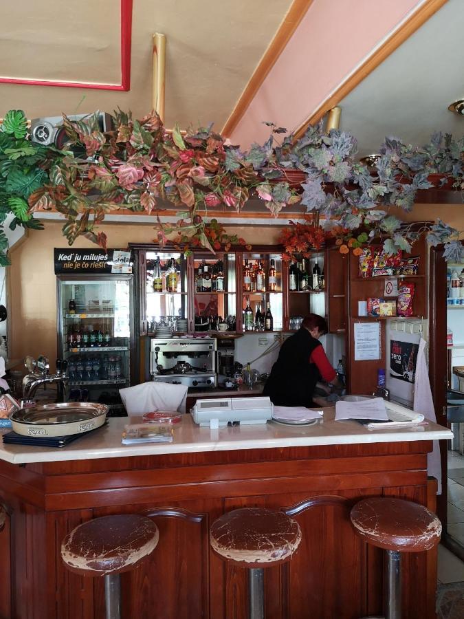 Biela Labut Hotel Michalovce Buitenkant foto